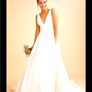 Astrid and Mercedes timeless wedding dress fits like a 6-8. NWT
